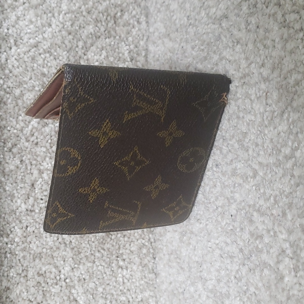 Louis Vuitton Monogram bifold wallet Authentic - Picture 2 of 8